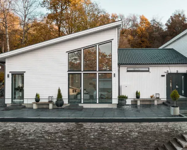 Modern villa i Solna efter elinstallation utförd av certifierad elektriker från lokal elfirma.