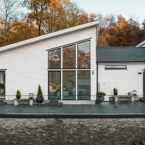 Elinstallation i modern villa – Elektriker Solna Modern villa i Solna efter elinstallation utförd av certifierad elektriker från lokal elfirma.
